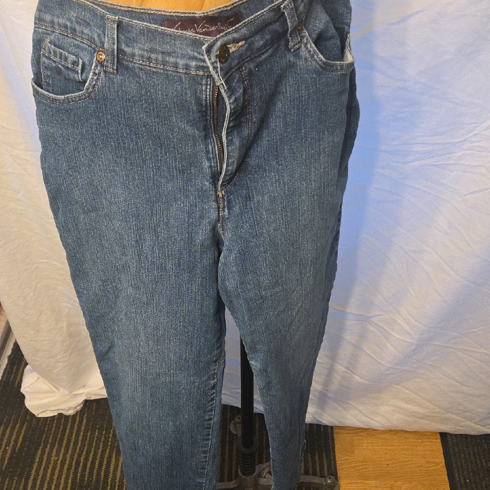 Gloria Vanderbuilt Blue Jeans